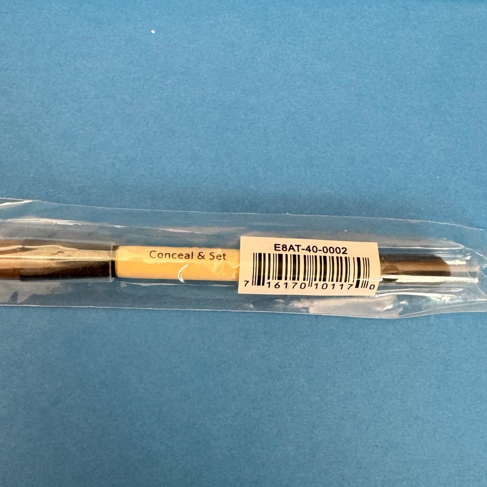 Bobbi brown travel size conceal & set brush